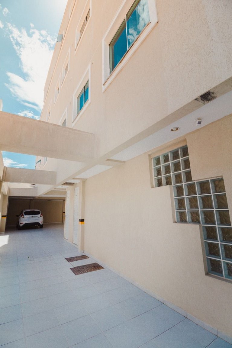 Apartamento em Bombas 180 mts do mar vista lateral.