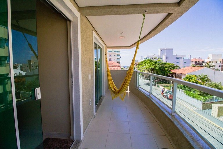 Apartamento em Bombas 180 mts do mar vista lateral.