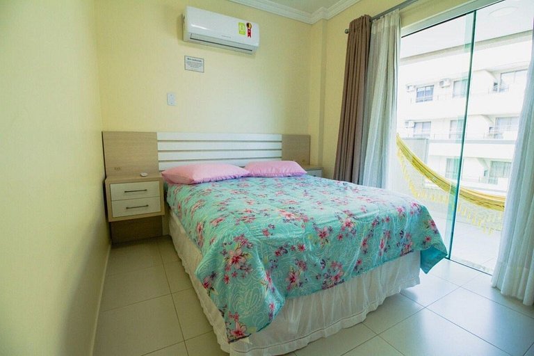 Apartamento em Bombas 180 mts do mar vista lateral.