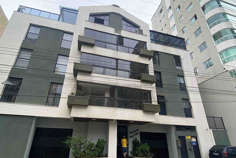 204- Apartamento quadra mar Meia Praia
