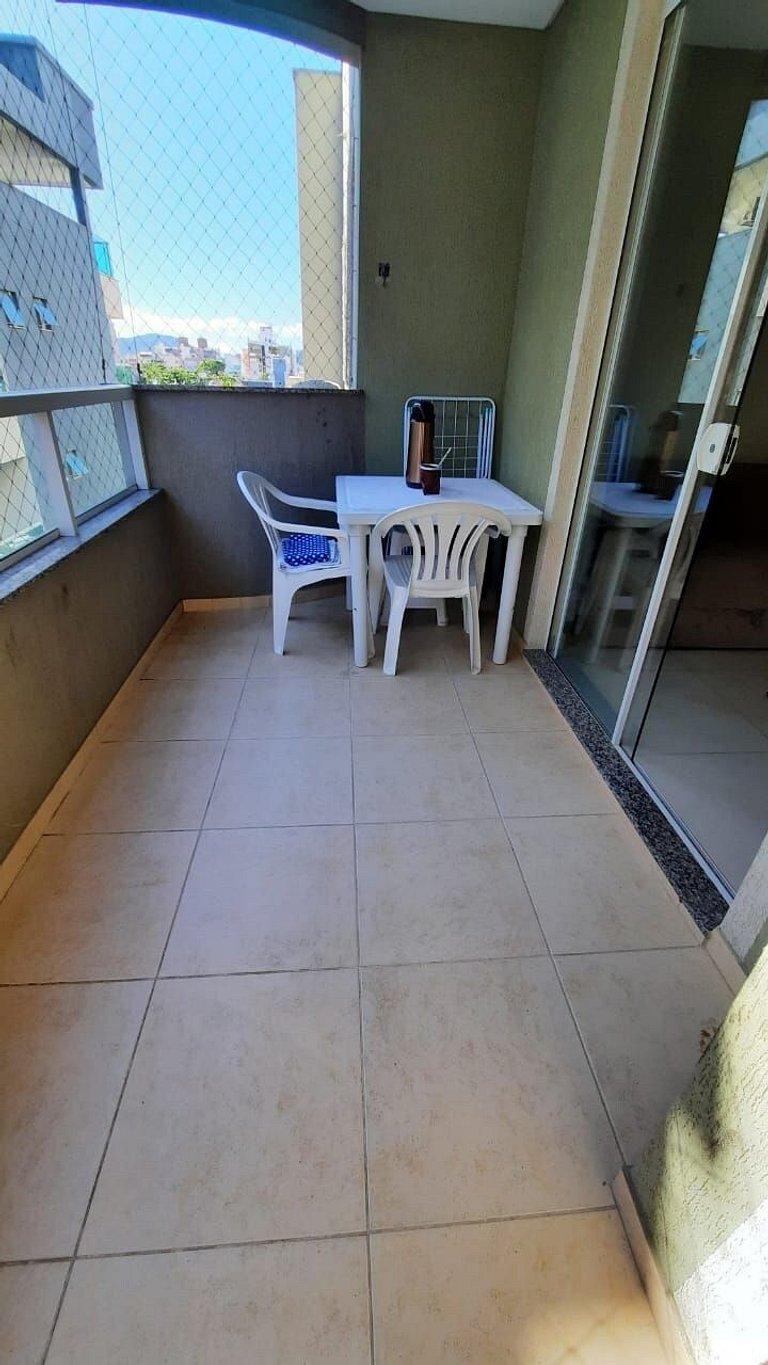 304- Amplo apartamento na praia de Bombas