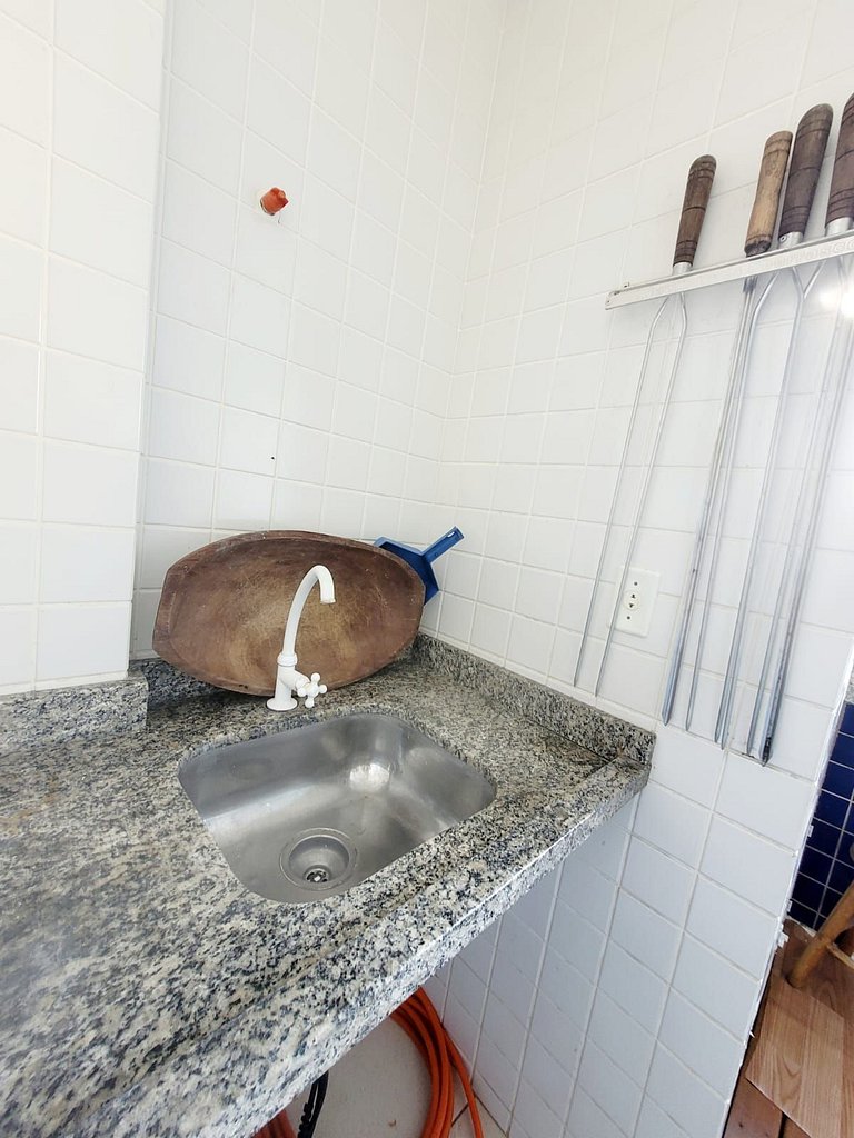 107- Apartamento c/ patio e piscina privada Bombas