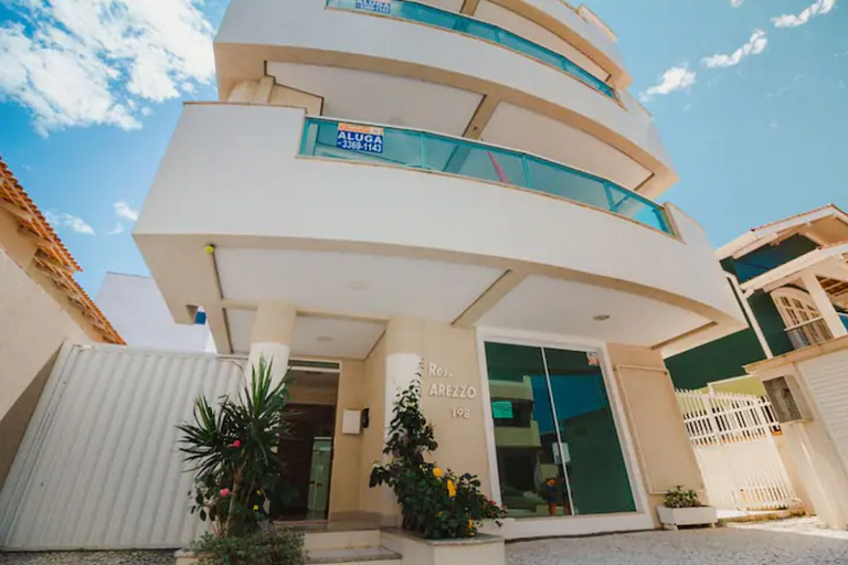 Apartamento em Bombas 180 mts do mar vista lateral.