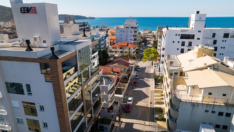 Apartamento em Bombas 180 mts do mar vista lateral.