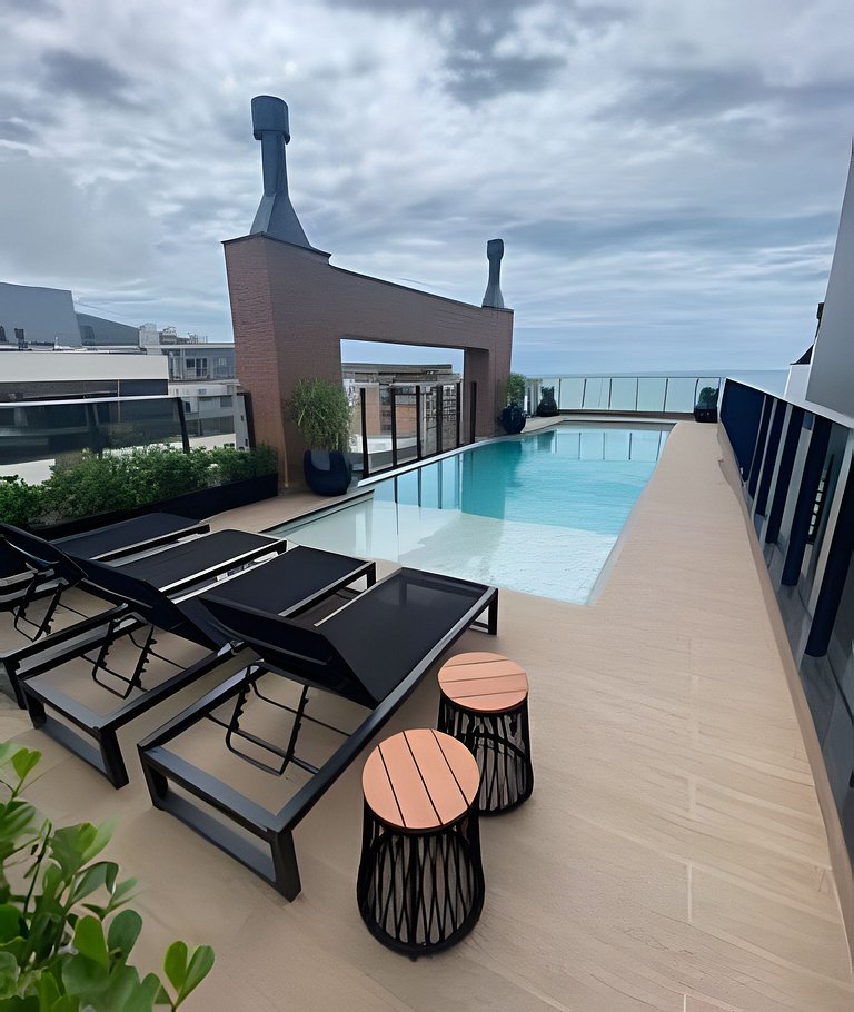 Studio com rooftop e piscina - A 120m do mar