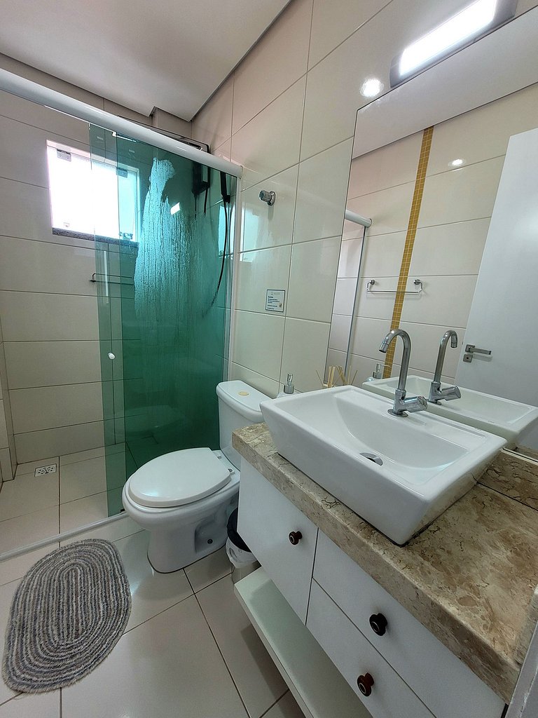 Apartamento em Bombas 180 mts do mar vista lateral.