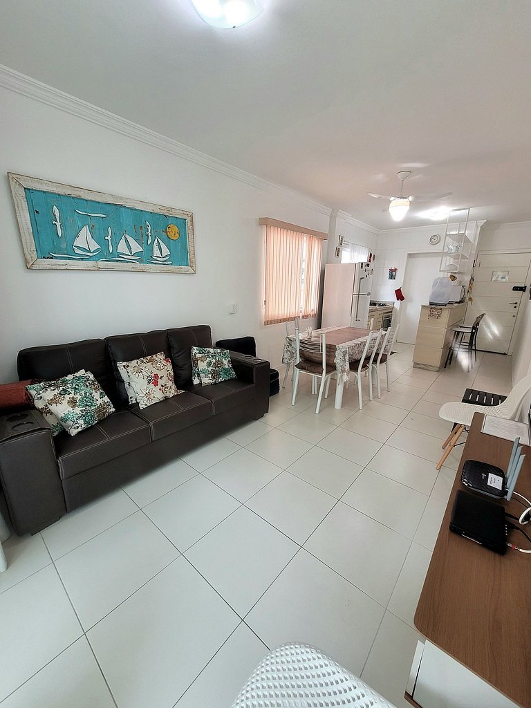 Apartamento em Bombas 180 mts do mar vista lateral.