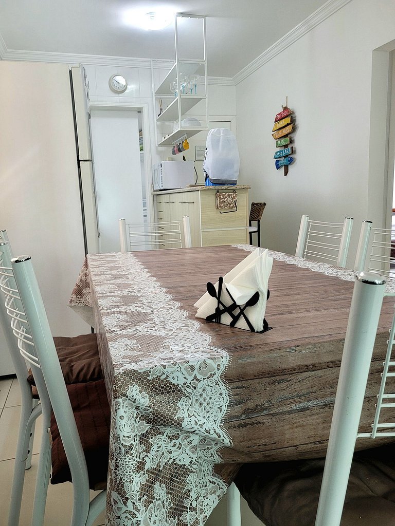 Apartamento em Bombas 180 mts do mar vista lateral.