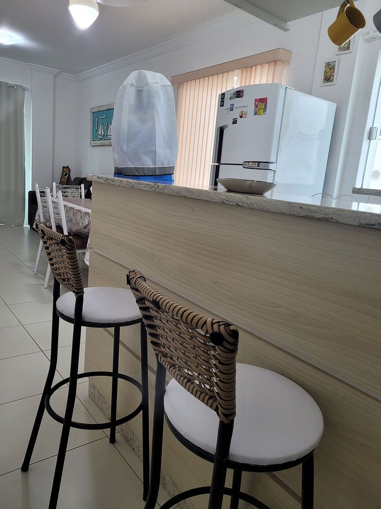 Apartamento em Bombas 180 mts do mar vista lateral.