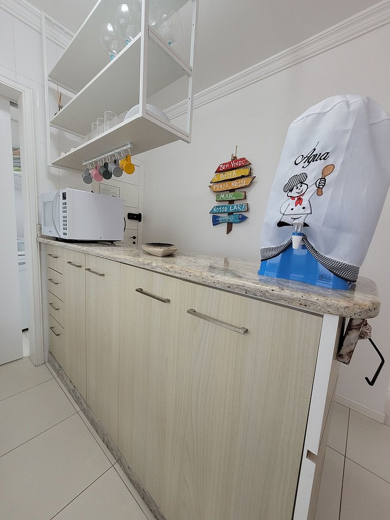 Apartamento em Bombas 180 mts do mar vista lateral.