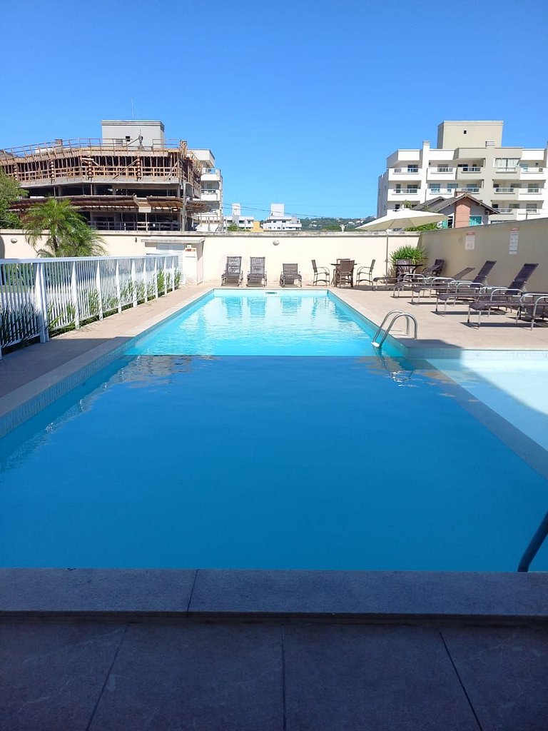 402- Cobertura com piscina e aréa de lazer