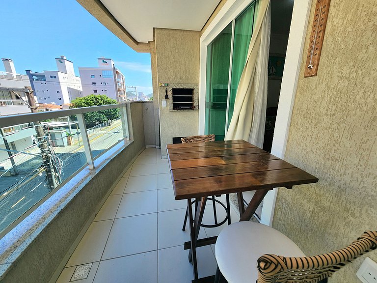 Apartamento em Bombas 180 mts do mar vista lateral.