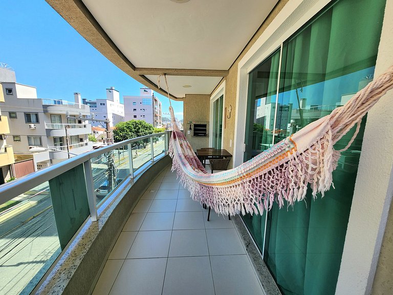 Apartamento em Bombas 180 mts do mar vista lateral.