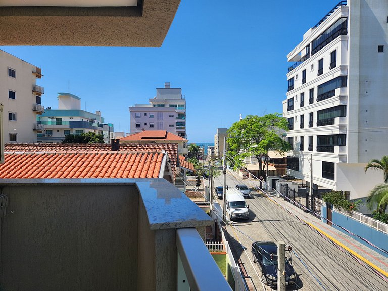 Apartamento em Bombas 180 mts do mar vista lateral.