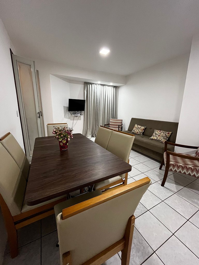 204- Apartamento quadra mar Meia Praia