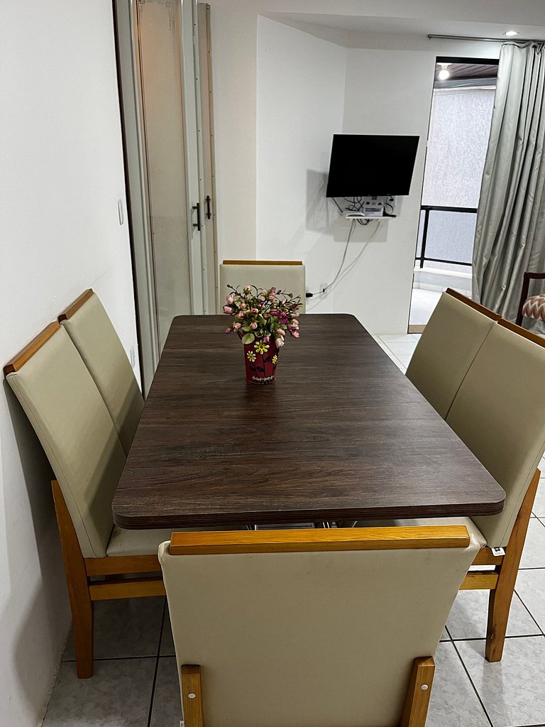 204- Apartamento quadra mar Meia Praia