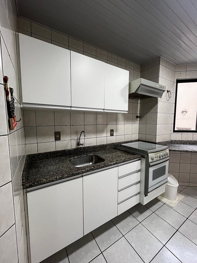 204- Apartamento quadra mar Meia Praia