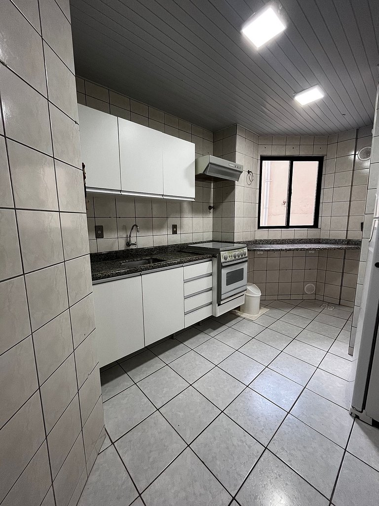 204- Apartamento quadra mar Meia Praia