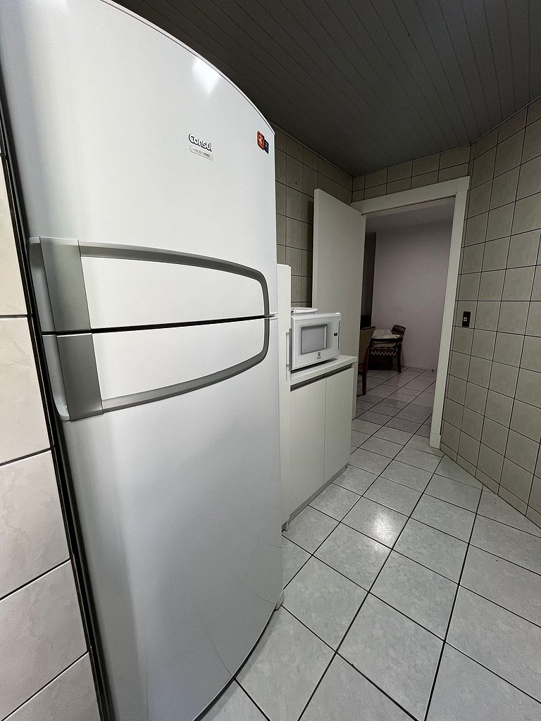 204- Apartamento quadra mar Meia Praia