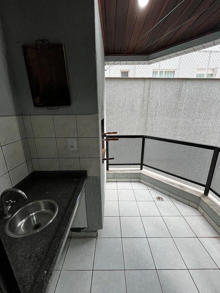 204- Apartamento quadra mar Meia Praia