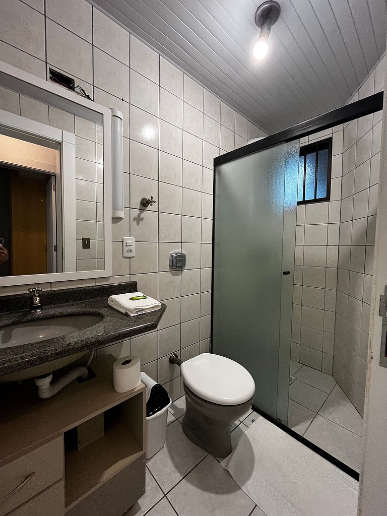 204- Apartamento quadra mar Meia Praia