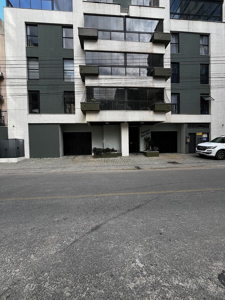 204- Apartamento quadra mar Meia Praia