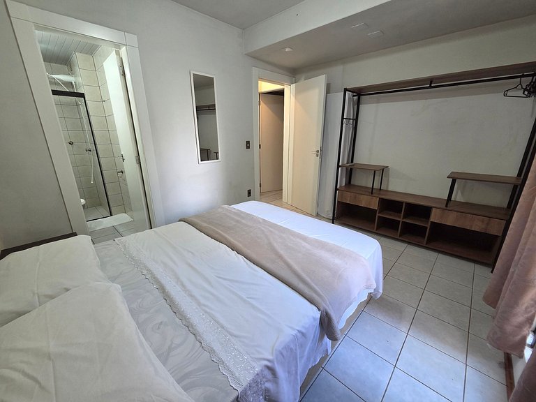 204- Apartamento quadra mar Meia Praia