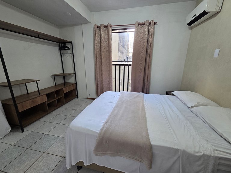 204- Apartamento quadra mar Meia Praia