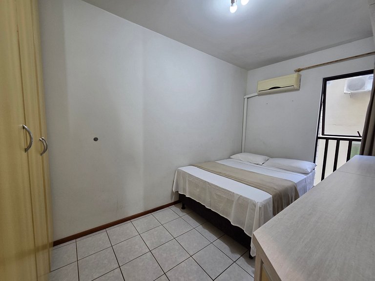 204- Apartamento quadra mar Meia Praia