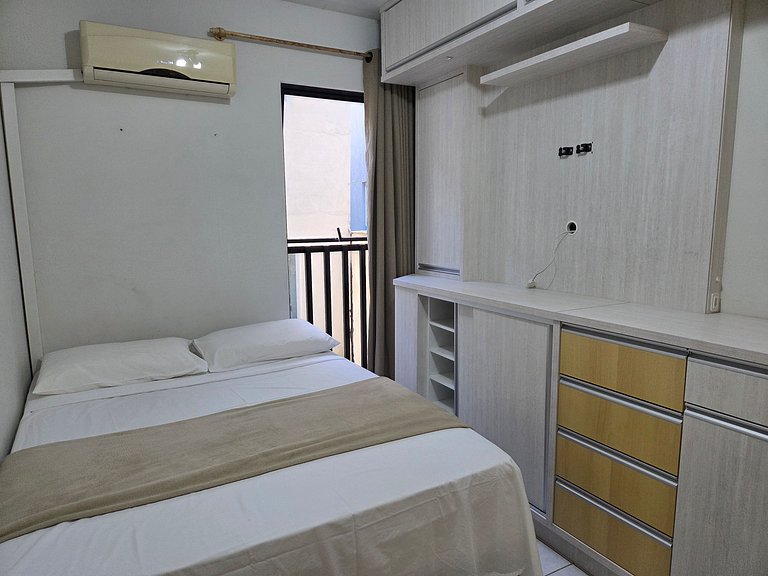 204- Apartamento quadra mar Meia Praia