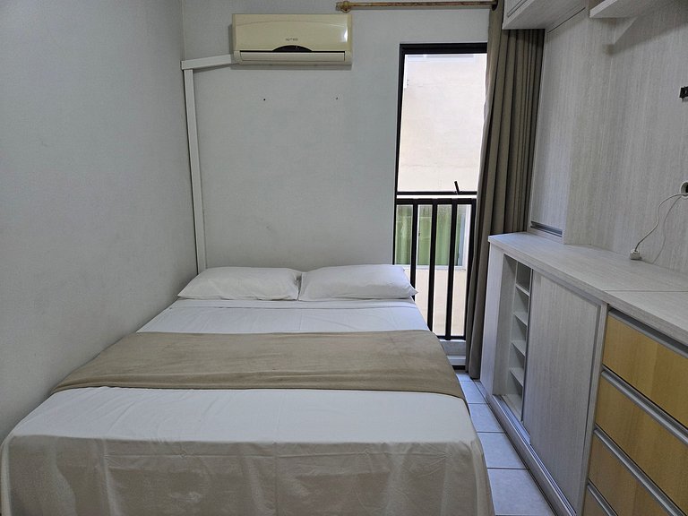 204- Apartamento quadra mar Meia Praia