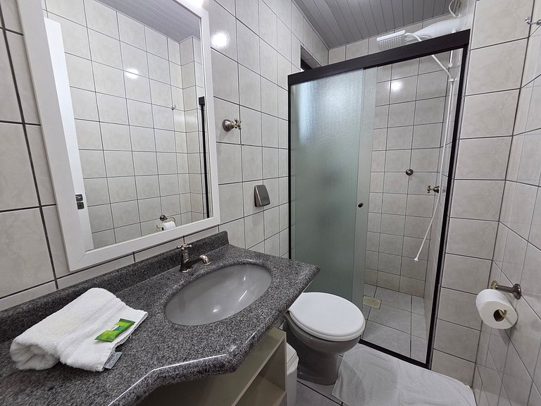 204- Apartamento quadra mar Meia Praia