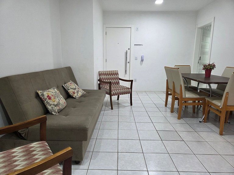 204- Apartamento quadra mar Meia Praia
