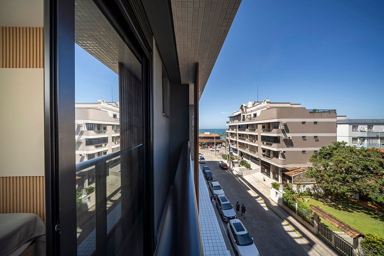 Piscina e Decoração: Apê 50 mts do mar 2 suítes