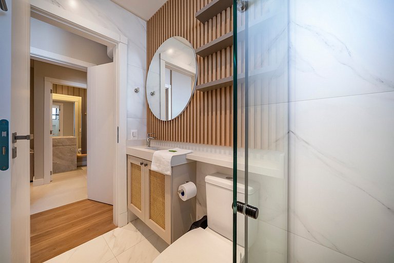 Piscina e Decoração: Apê 50 mts do mar 2 suítes