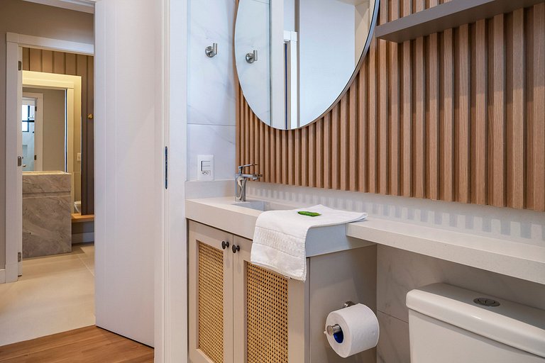 Piscina e Decoração: Apê 50 mts do mar 2 suítes