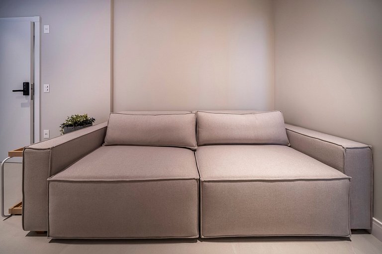 Piscina e Decoração: Apê 50 mts do mar 2 suítes