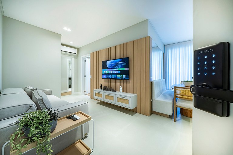 Piscina e Decoração: Apê 50 mts do mar 2 suítes