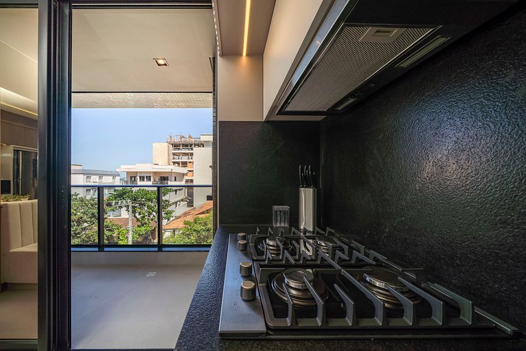 Piscina e Decoração: Apê 50 mts do mar 2 suítes