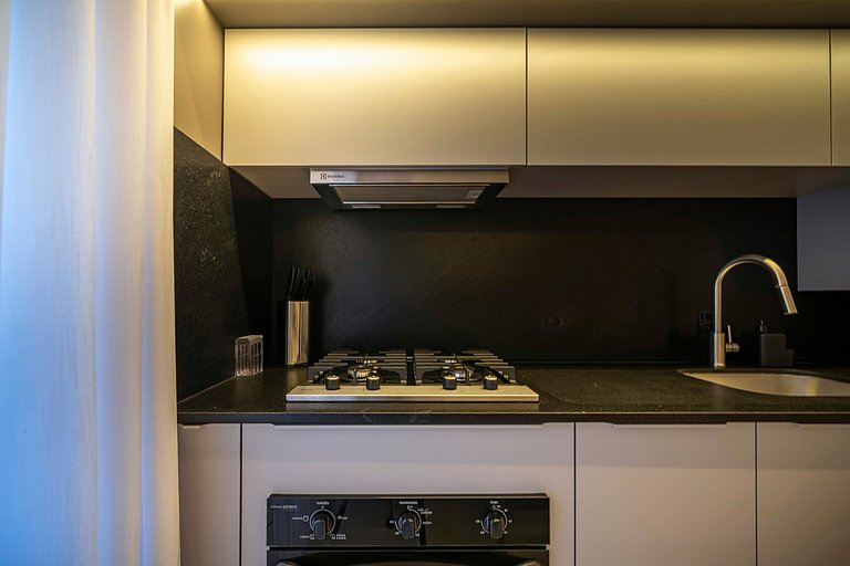 Piscina e Decoração: Apê 50 mts do mar 2 suítes