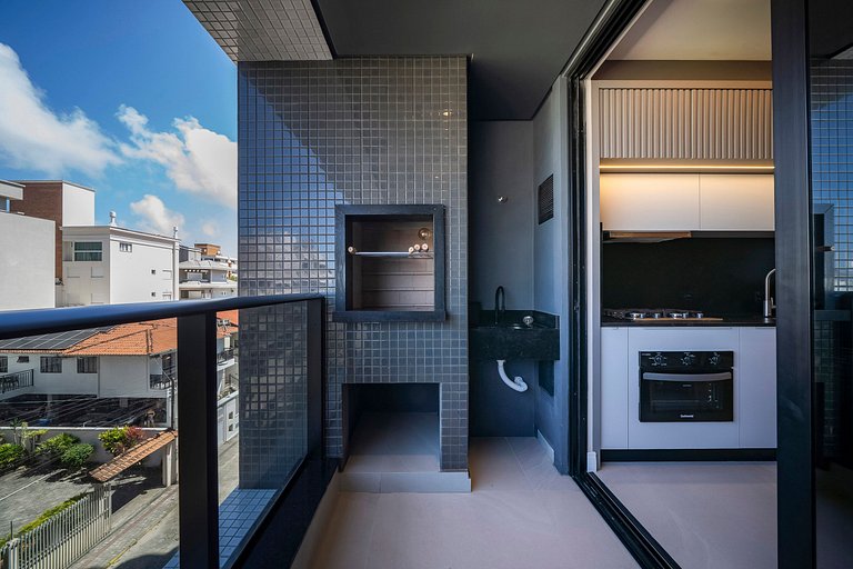 Piscina e Decoração: Apê 50 mts do mar 2 suítes