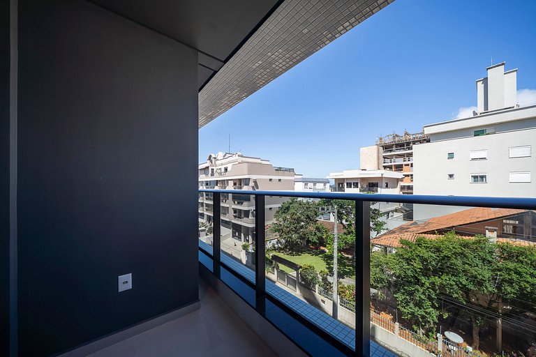 Piscina e Decoração: Apê 50 mts do mar 2 suítes