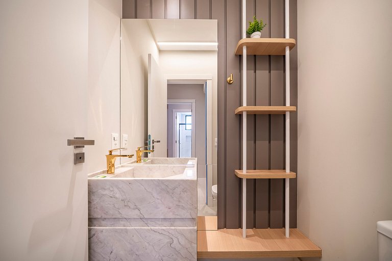 Piscina e Decoração: Apê 50 mts do mar 2 suítes