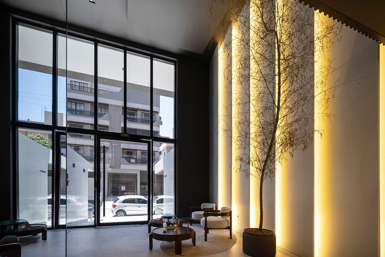 Piscina e Decoração: Apê 50 mts do mar 2 suítes