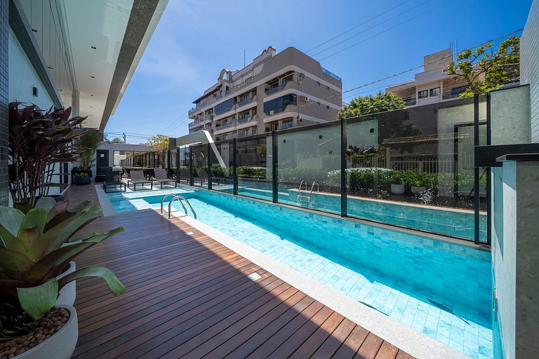 Apê novo decorado com piscina 50 mt do mar
