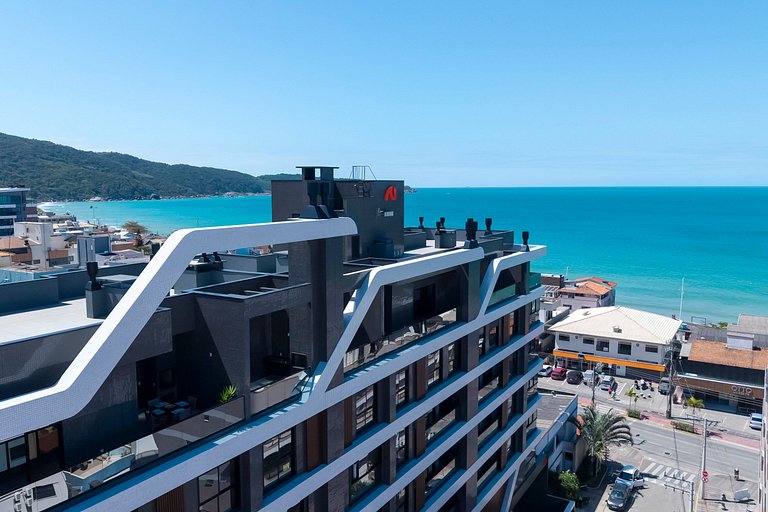 Apê novo decorado com piscina 50 mt do mar