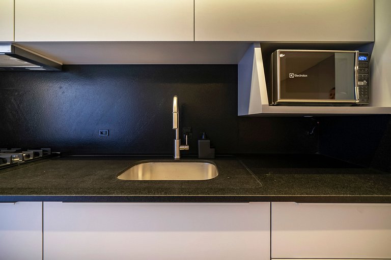 Apê novo com piscina e academia 50mt do mar