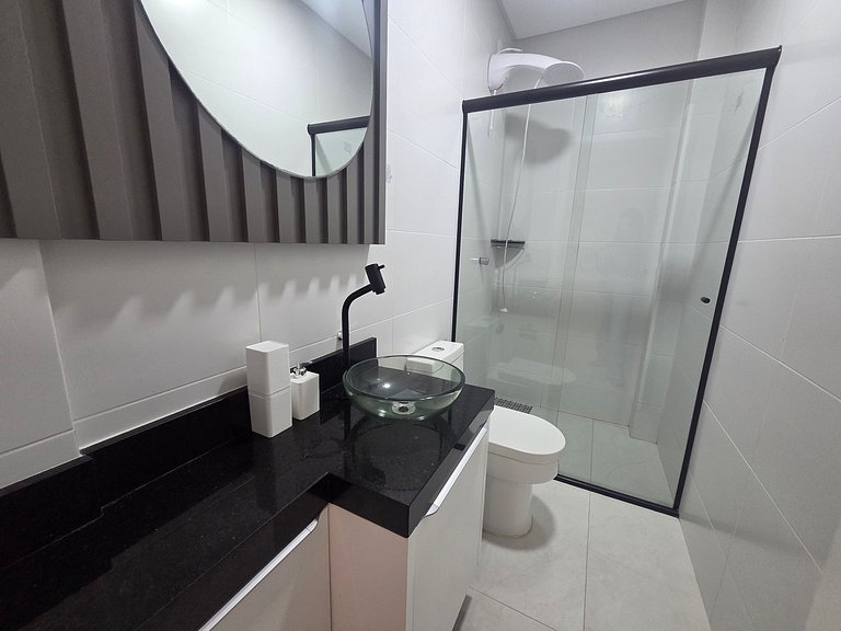 Studio Praia de Bombas com A/C + piscina