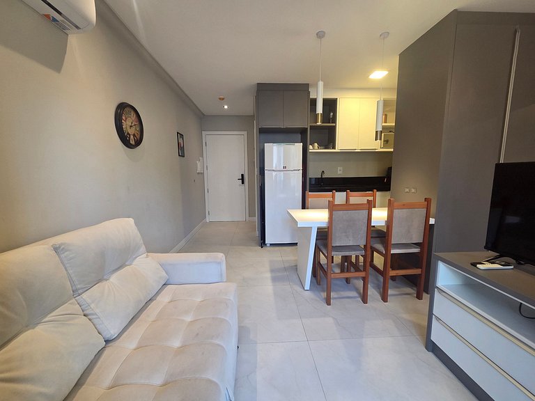Studio Praia de Bombas com A/C + piscina