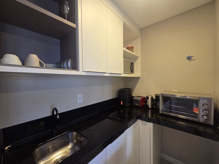 Studio Praia de Bombas com A/C + piscina